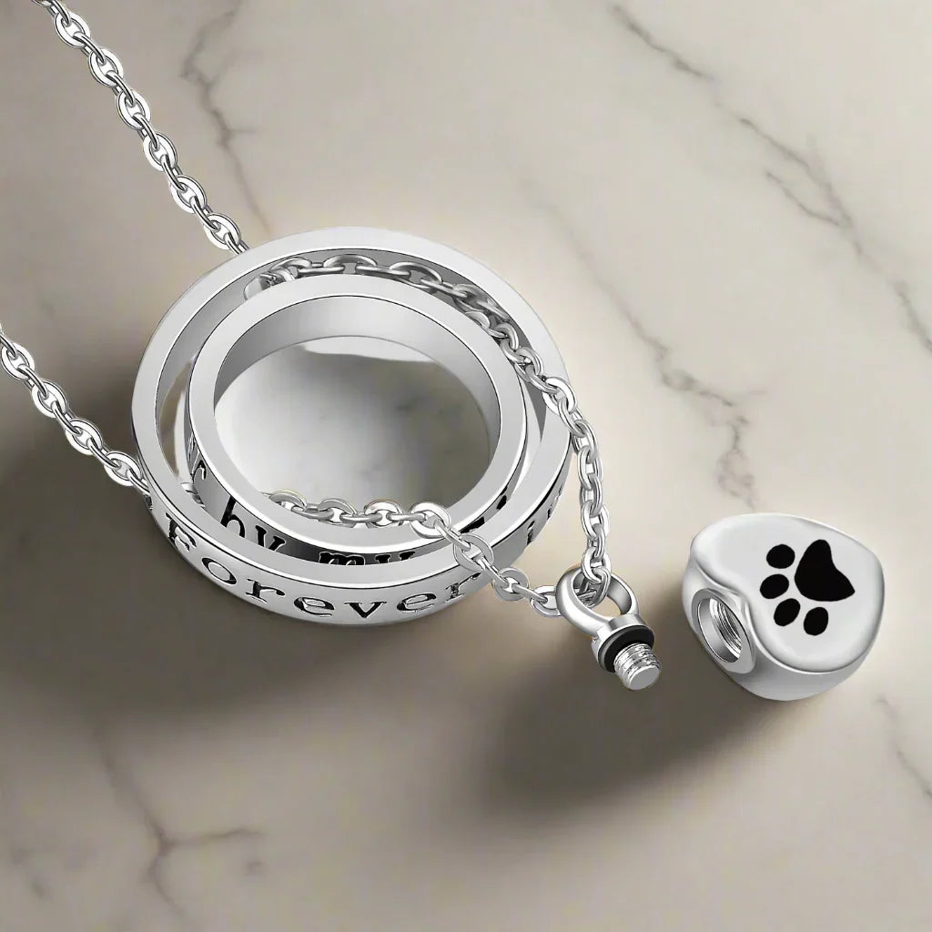 Kaia™ | Halsband med tassformad urn
