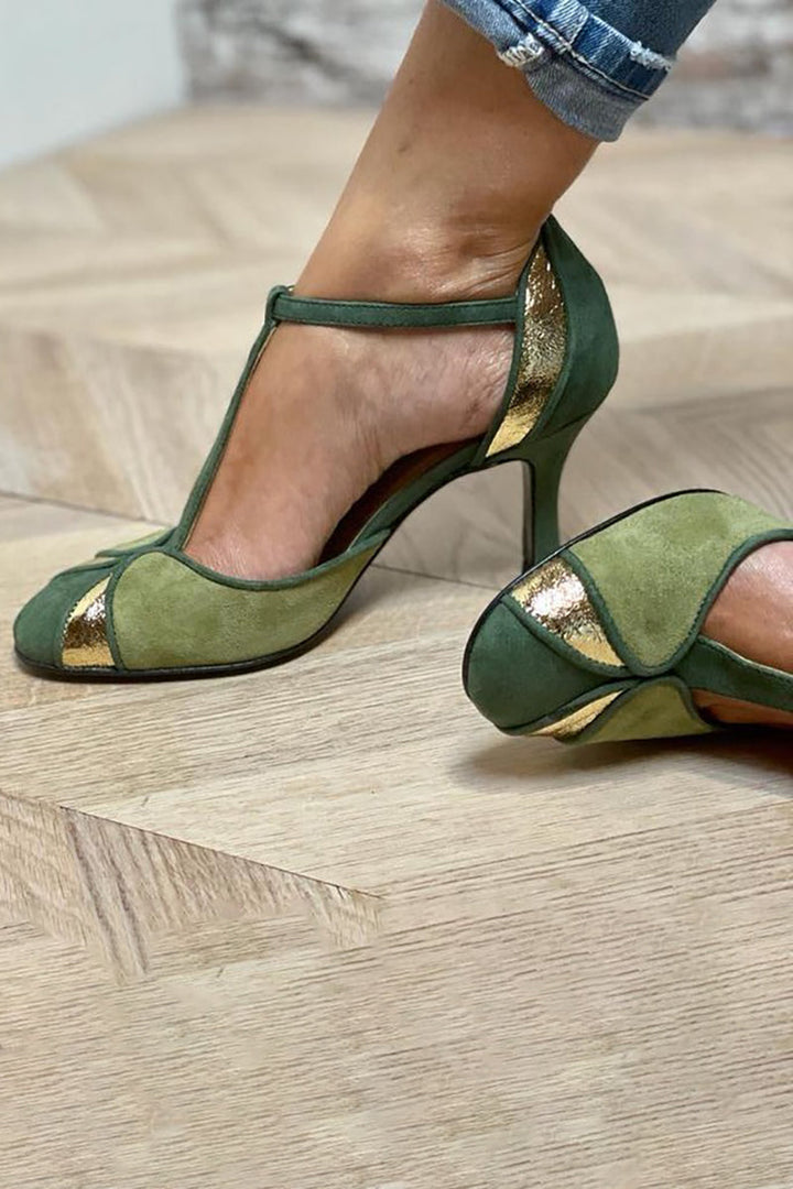 Taviana™ | Patchwork pumps med T-rem och täckt tå